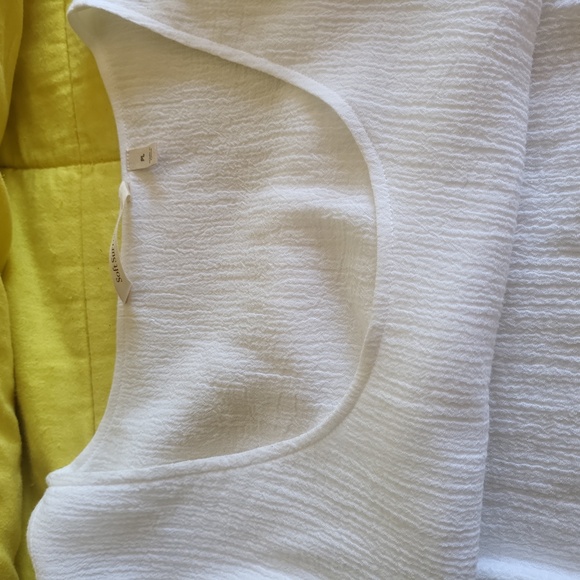 GAUZY SOFT SURROUNDINGS TOP - Picture 7 of 9